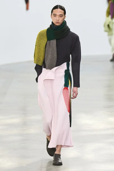Look 11